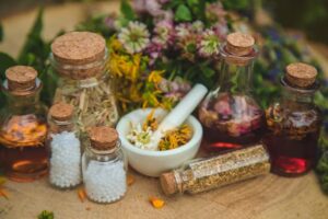 imgi_94_tincture-medicinal-herbs-bottles-nature_73944-17924-300x200 Transformer la sagesse traditionnelle en médecine moderne